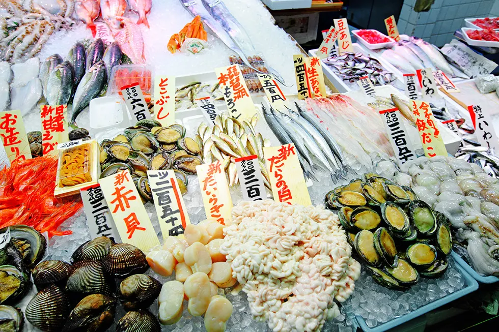 Aufnahme vom Tsukiji Fischmarkt in Tokyo