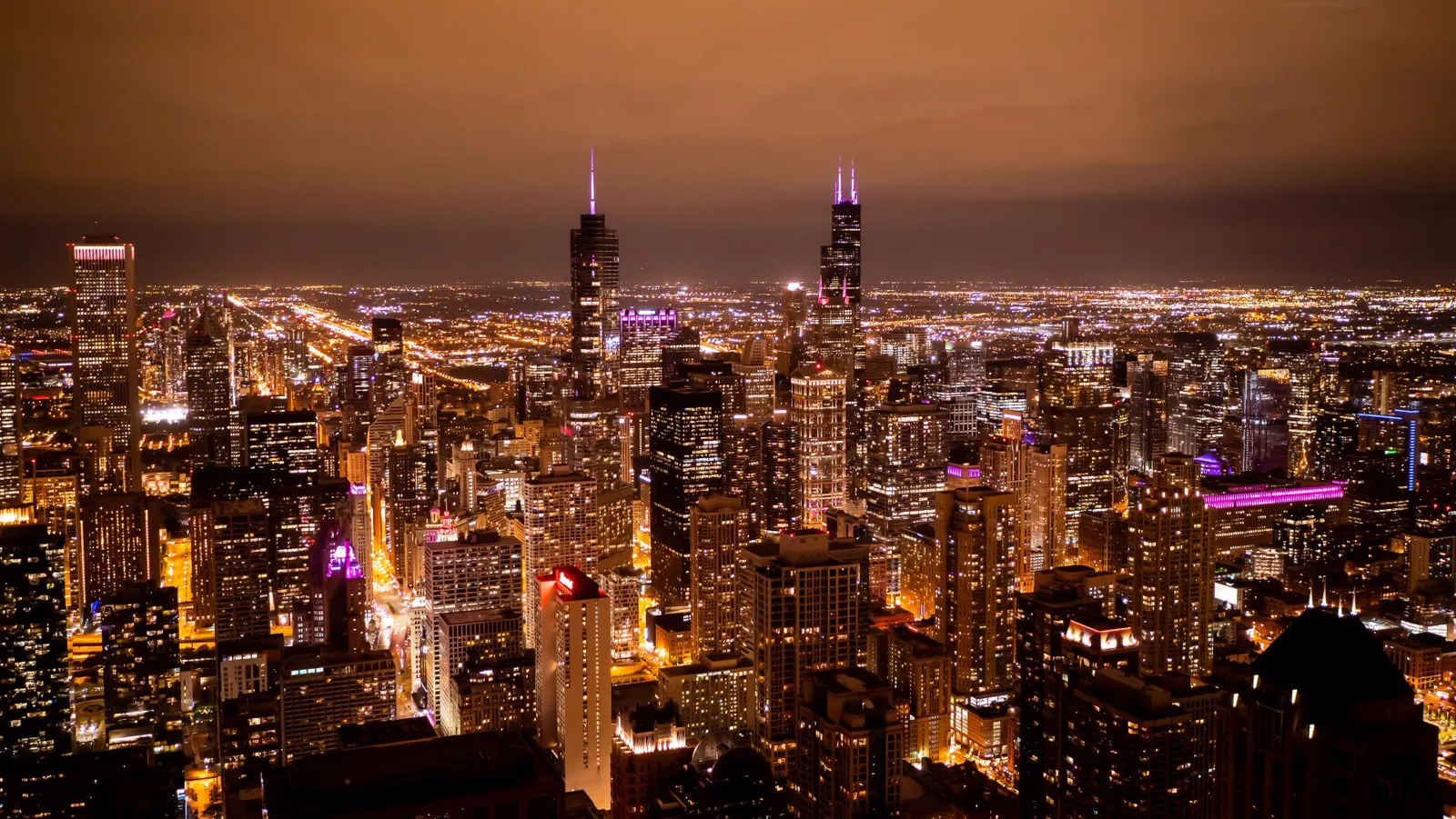 Chicago Skyline Blick von 360 in River North bei Nacht