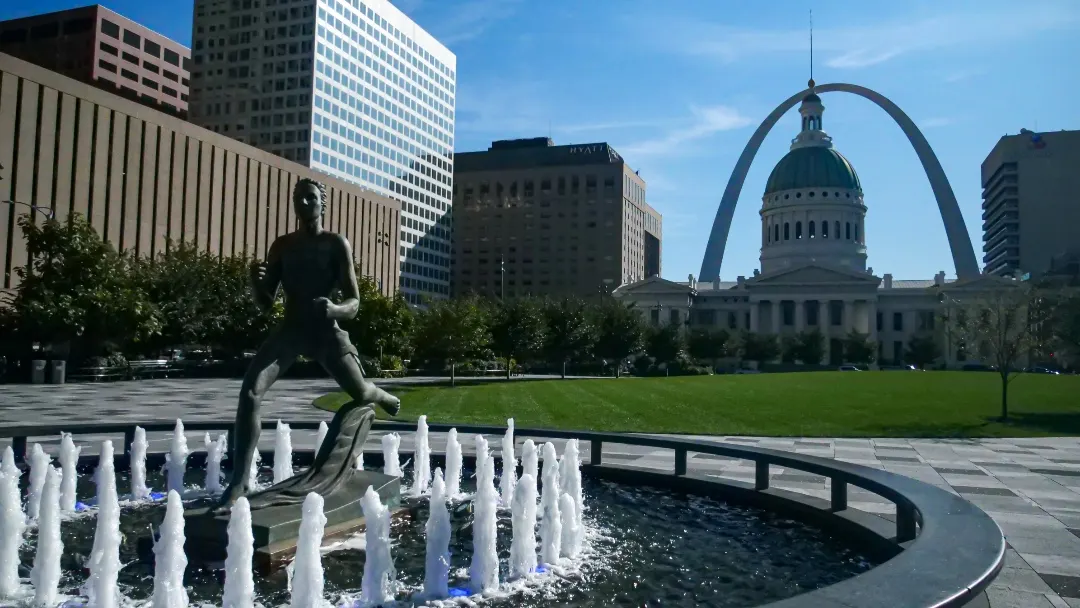 Zentrum mit Blick auf The Gateway Arch