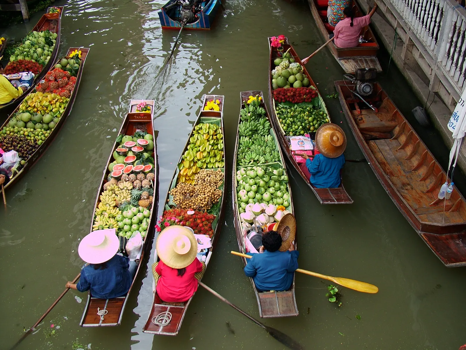 Longtail Boat zum schönsten Floating Market