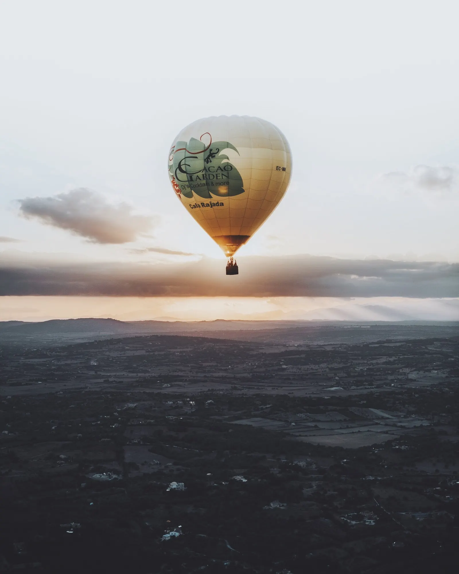 4) Heißluftballon-Fahrt in den mallorquinischen Sonnenuntergang