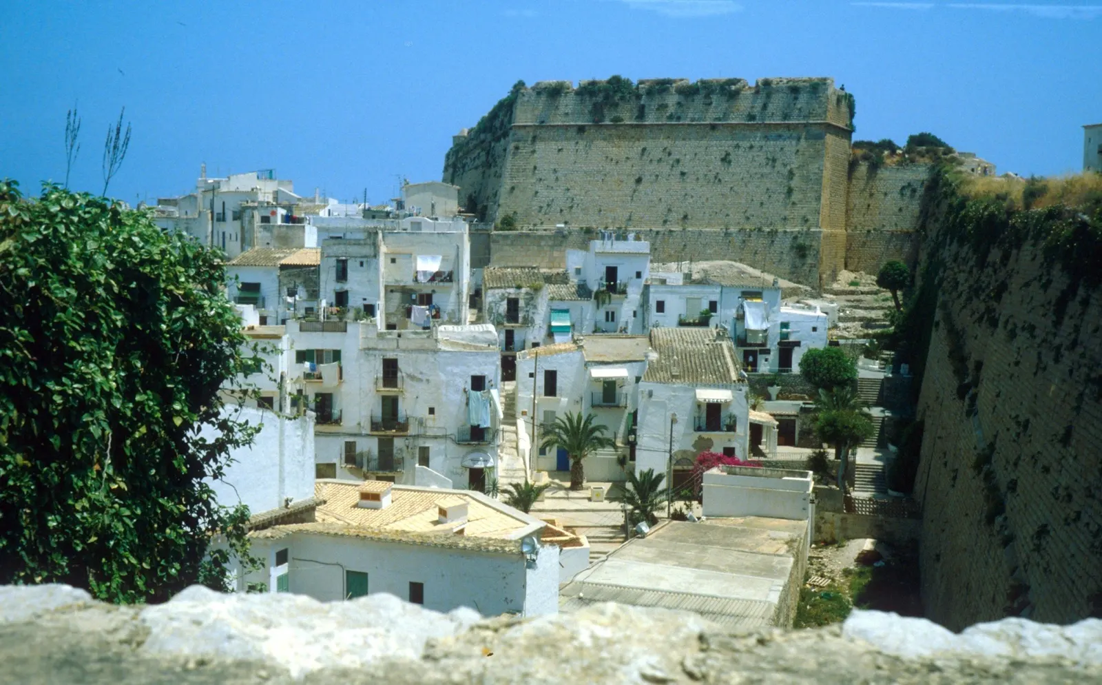 Dalt Vila und Stadtmauer