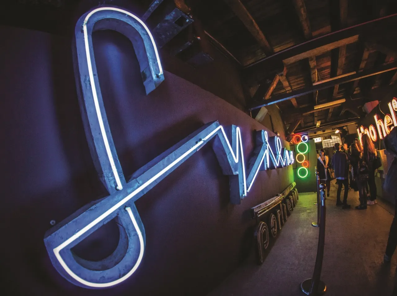 Blaue Leuchtschrift im Neon-Museum