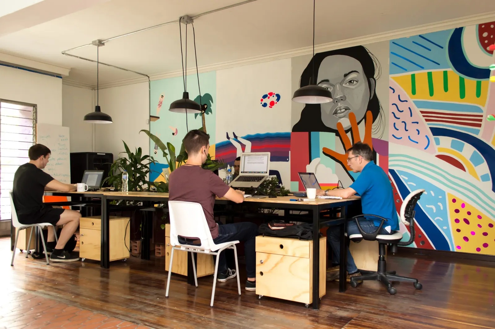 Coworking-Space La Casa Redonda in Medellín, Kolumbien, Gemeinschaftsbereich mit Sitzgelegenheiten